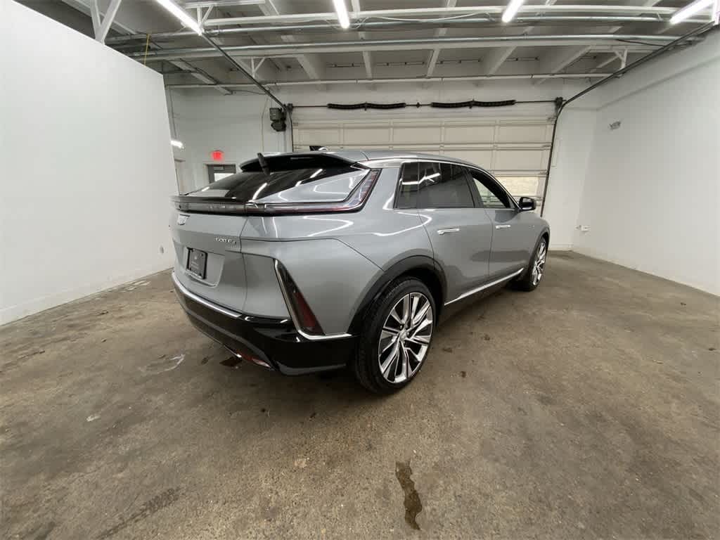 2024 Cadillac LYRIQ Luxury 3