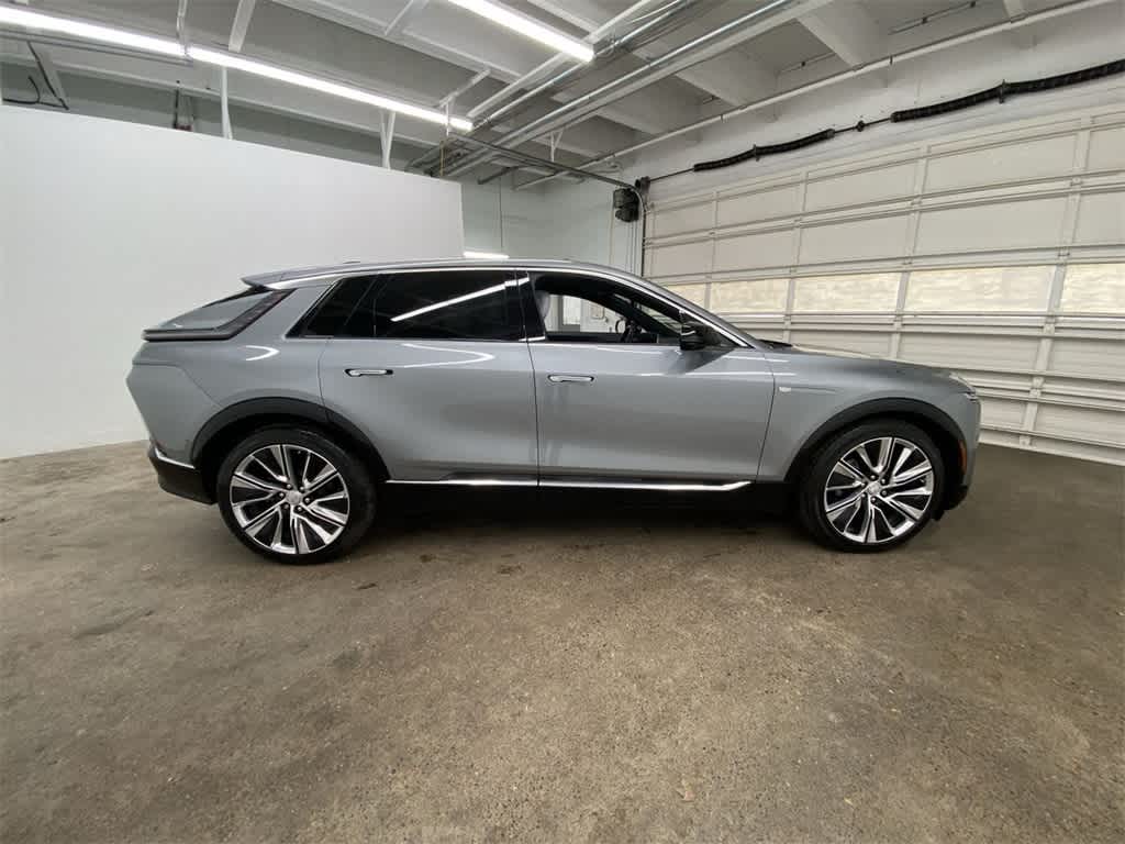 2024 Cadillac LYRIQ Luxury 3