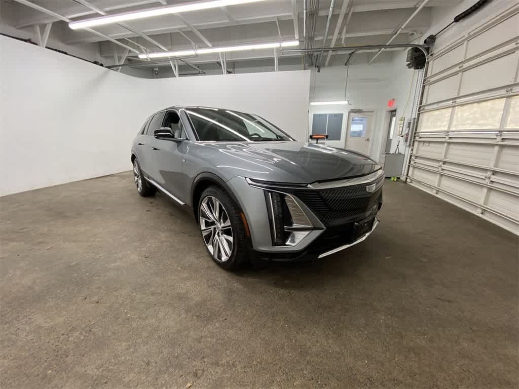 2024 Cadillac LYRIQ Luxury 3