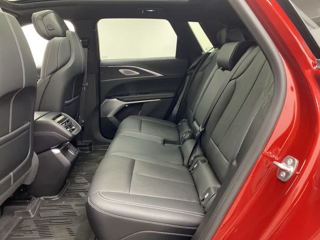 2024 Cadillac LYRIQ Luxury 3