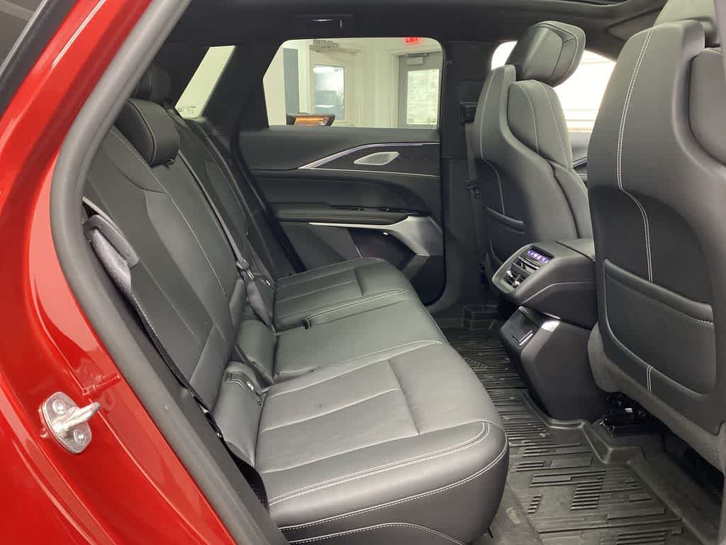 2024 Cadillac LYRIQ Luxury 3