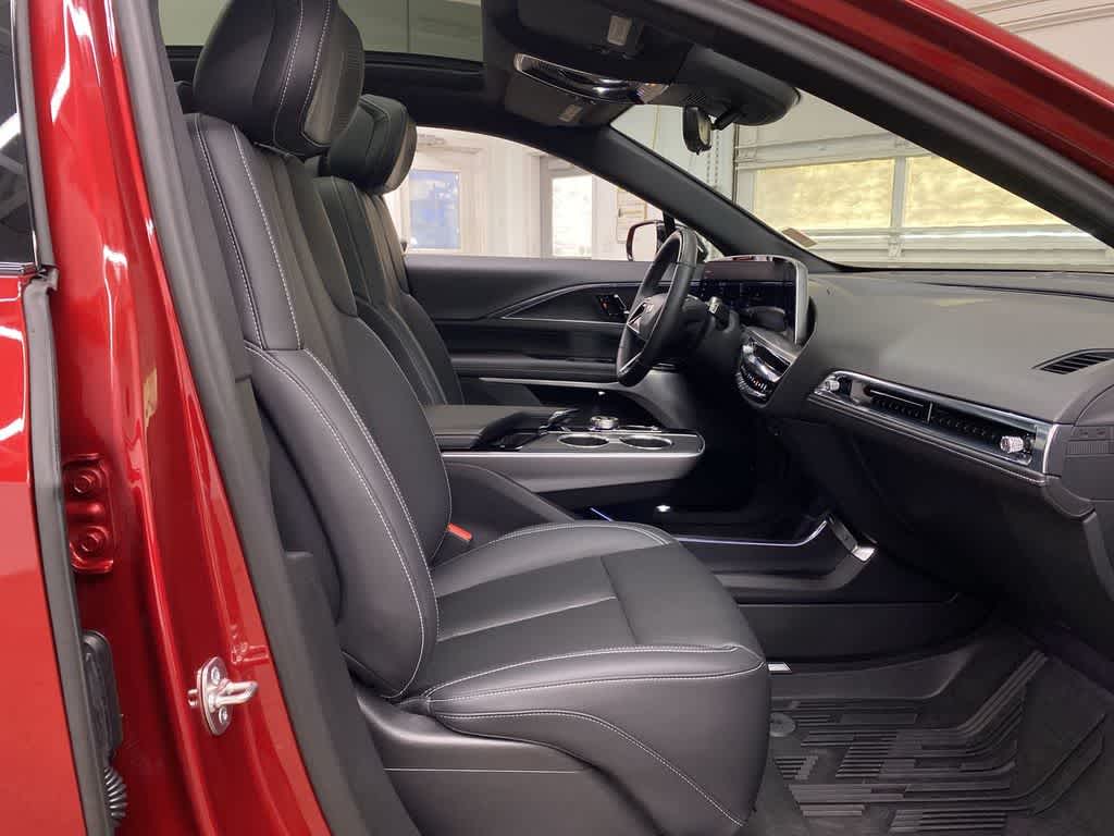 2024 Cadillac LYRIQ Luxury 3