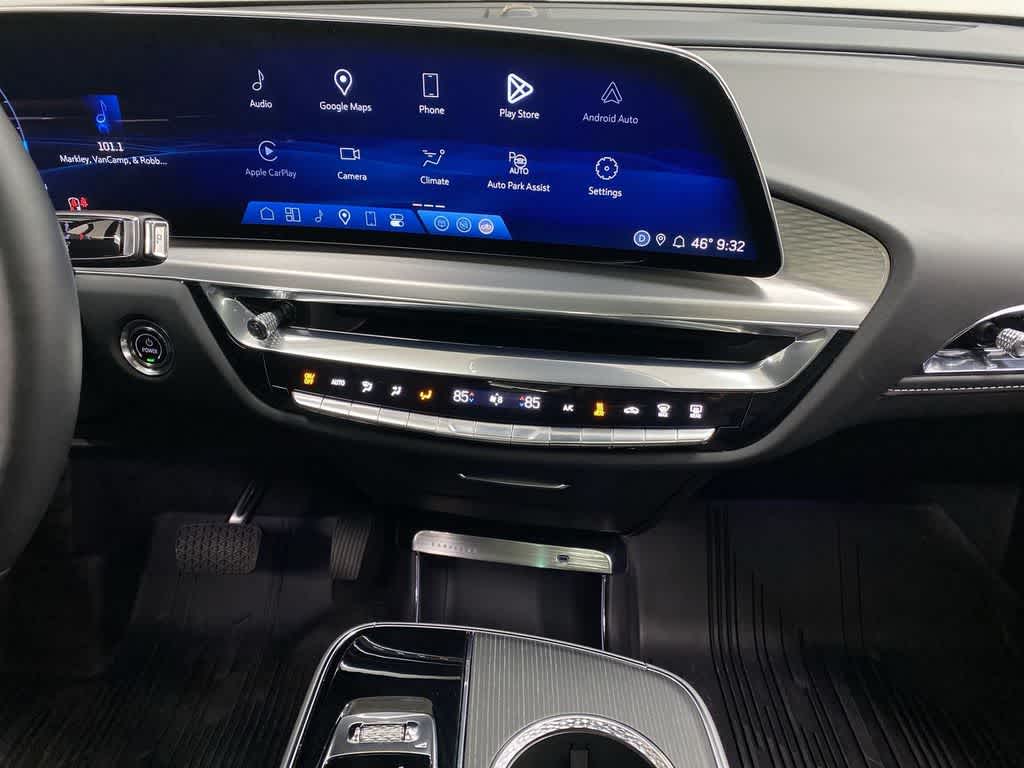 2024 Cadillac LYRIQ Luxury 3