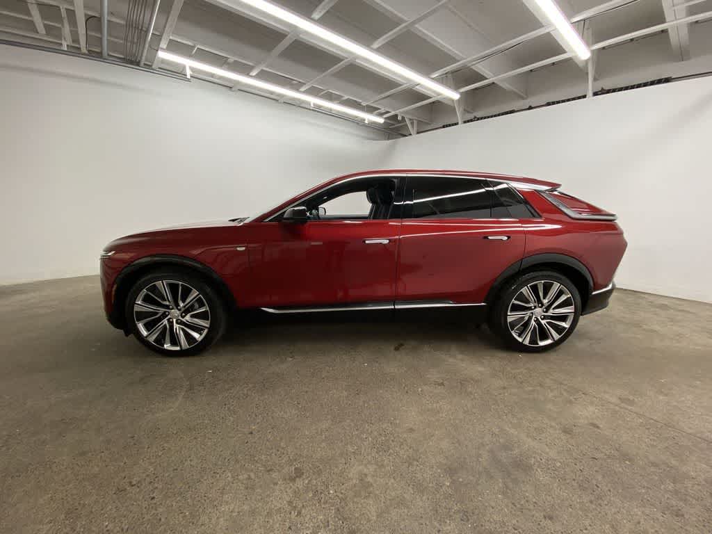 2024 Cadillac LYRIQ Luxury 3