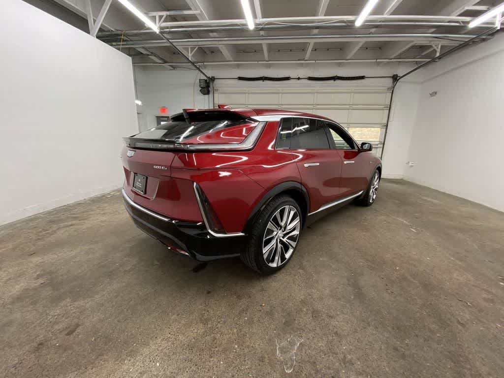 2024 Cadillac LYRIQ Luxury 3