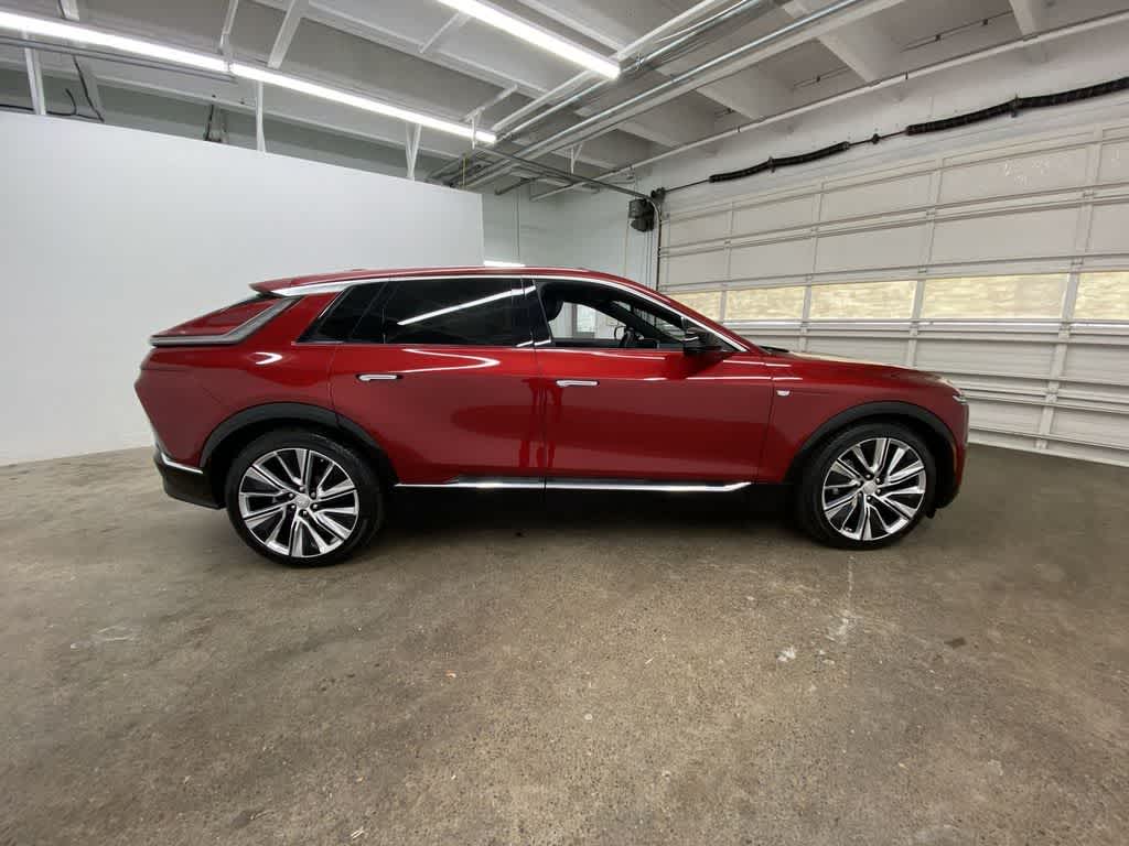 2024 Cadillac LYRIQ Luxury 3