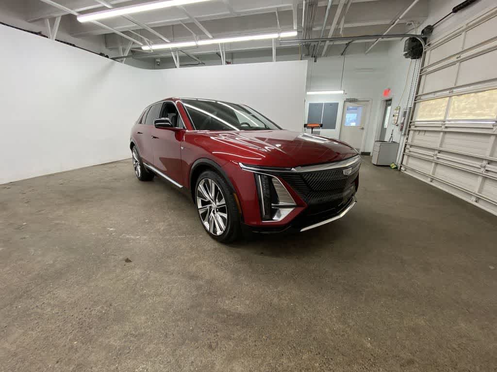 2024 Cadillac LYRIQ Luxury 3