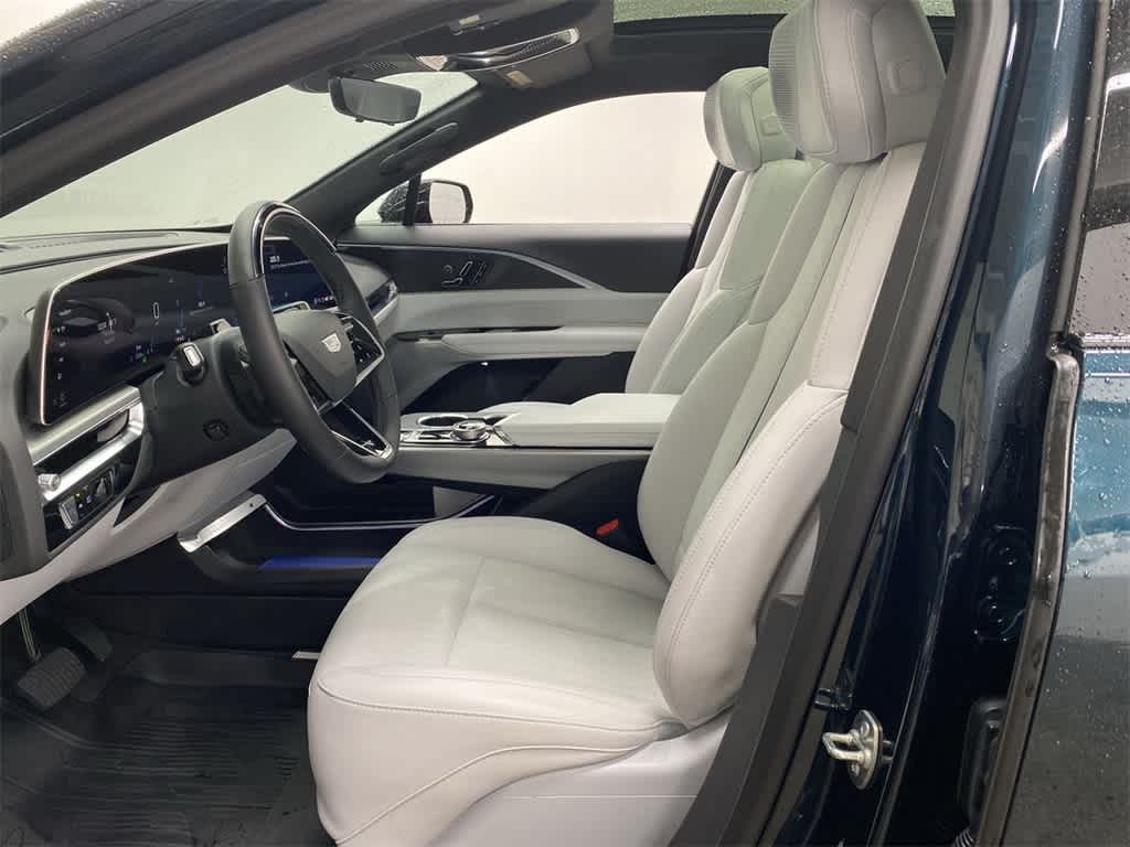 2025 Cadillac LYRIQ Luxury 3