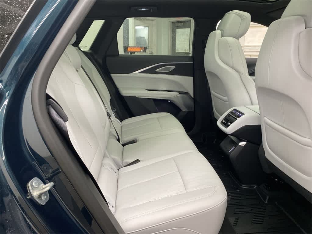 2025 Cadillac LYRIQ Luxury 3