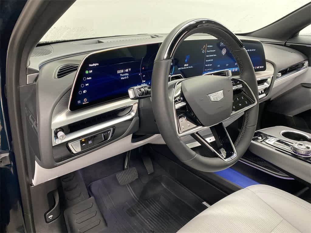 2025 Cadillac LYRIQ Luxury 3