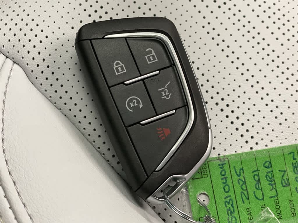 2025 Cadillac LYRIQ Luxury 3