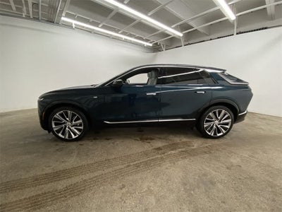 2025 Cadillac LYRIQ Luxury 3