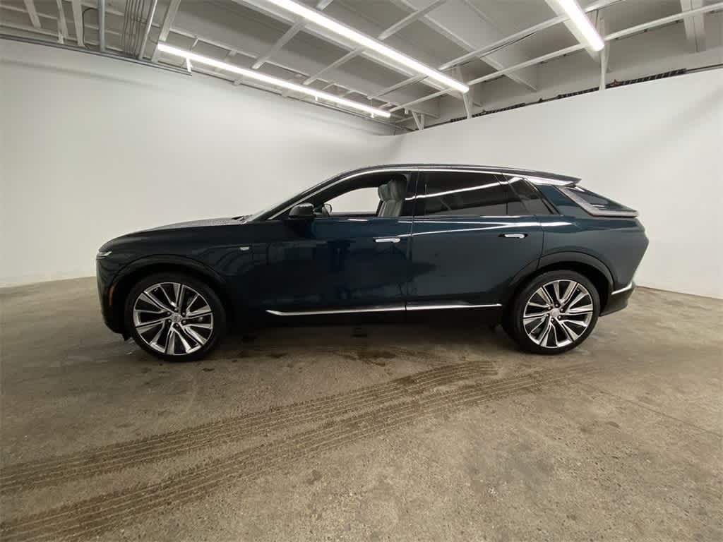 2025 Cadillac LYRIQ Luxury 3