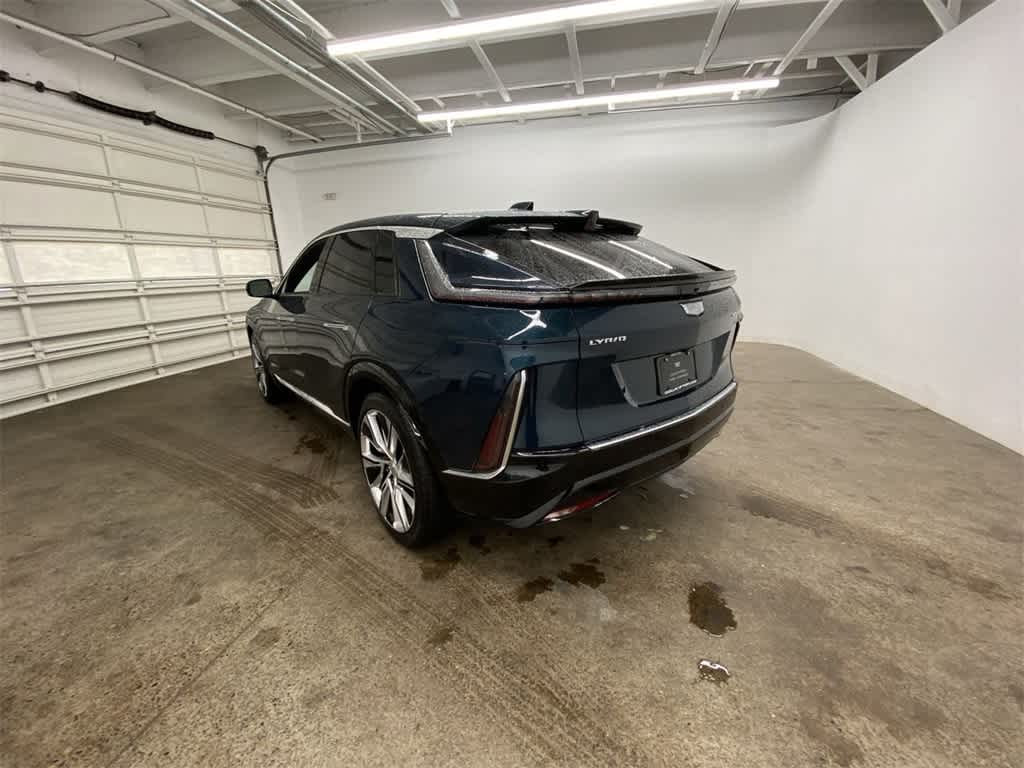 2025 Cadillac LYRIQ Luxury 3
