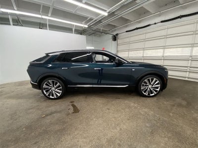 2025 Cadillac LYRIQ Luxury 3