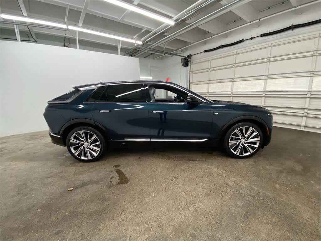 2025 Cadillac LYRIQ Luxury 3