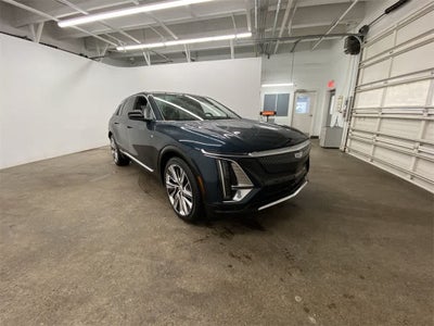 2025 Cadillac LYRIQ Luxury 3