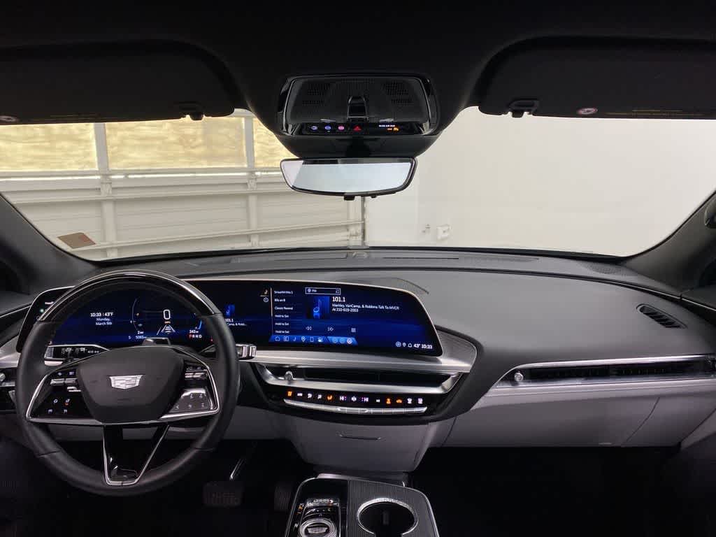 2025 Cadillac LYRIQ Luxury 3
