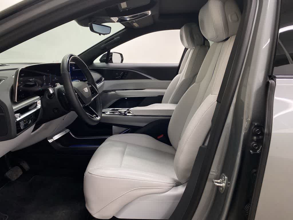 2025 Cadillac LYRIQ Luxury 3