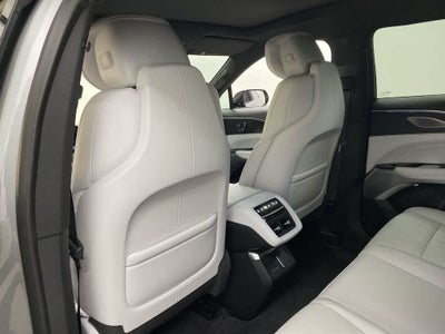 2025 Cadillac LYRIQ Luxury 3