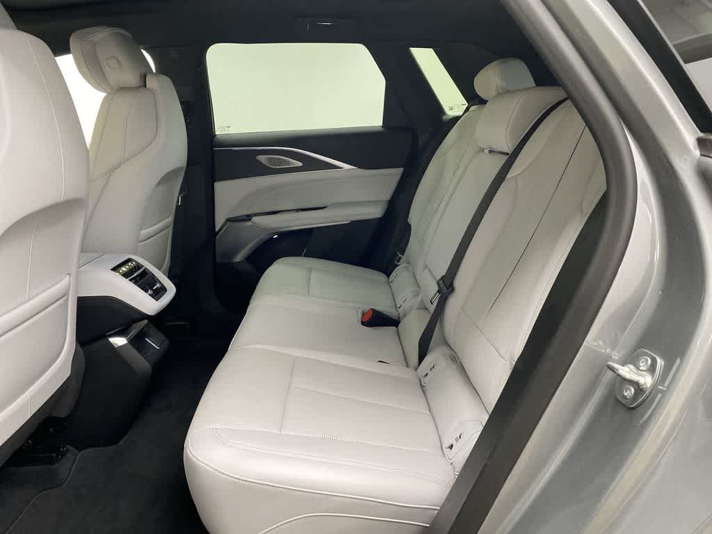 2025 Cadillac LYRIQ Luxury 3