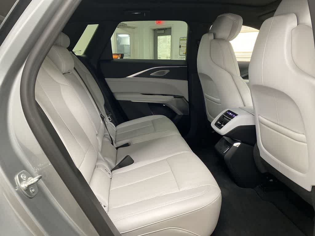 2025 Cadillac LYRIQ Luxury 3