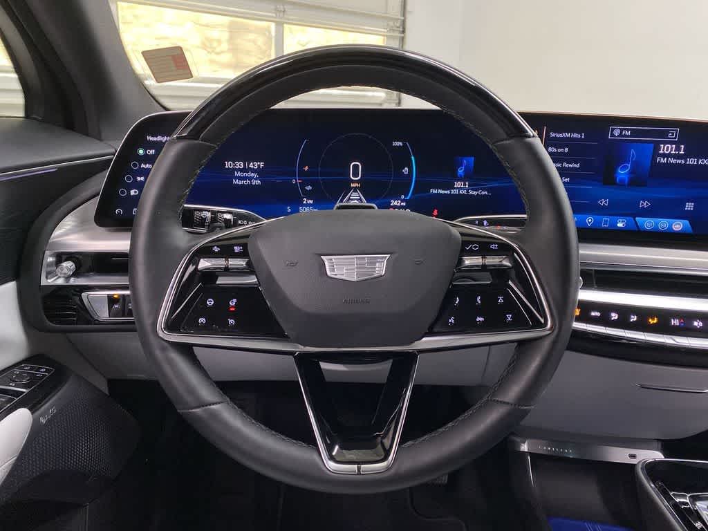 2025 Cadillac LYRIQ Luxury 3