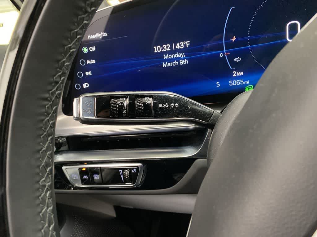 2025 Cadillac LYRIQ Luxury 3