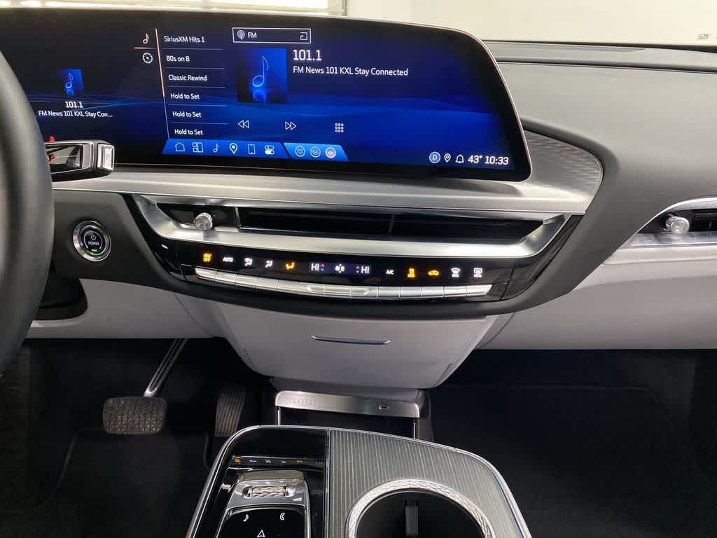 2025 Cadillac LYRIQ Luxury 3