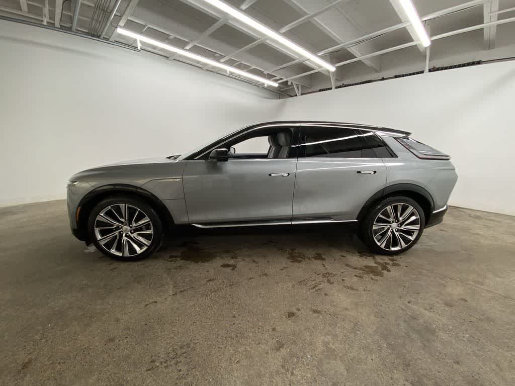 2025 Cadillac LYRIQ Luxury 3