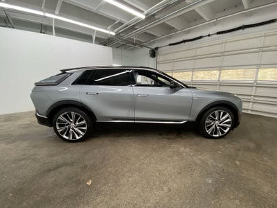 2025 Cadillac LYRIQ Luxury 3