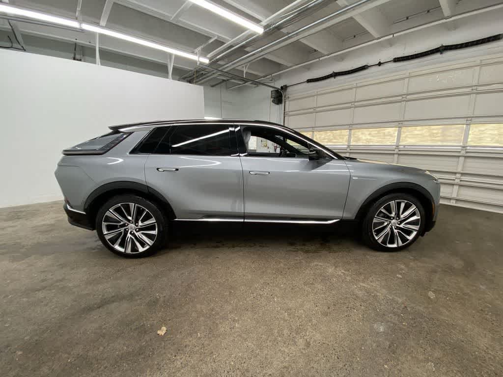 2025 Cadillac LYRIQ Luxury 3