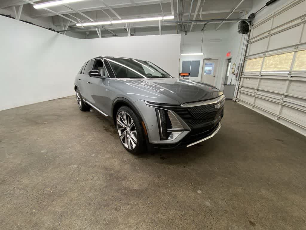 2025 Cadillac LYRIQ Luxury 3