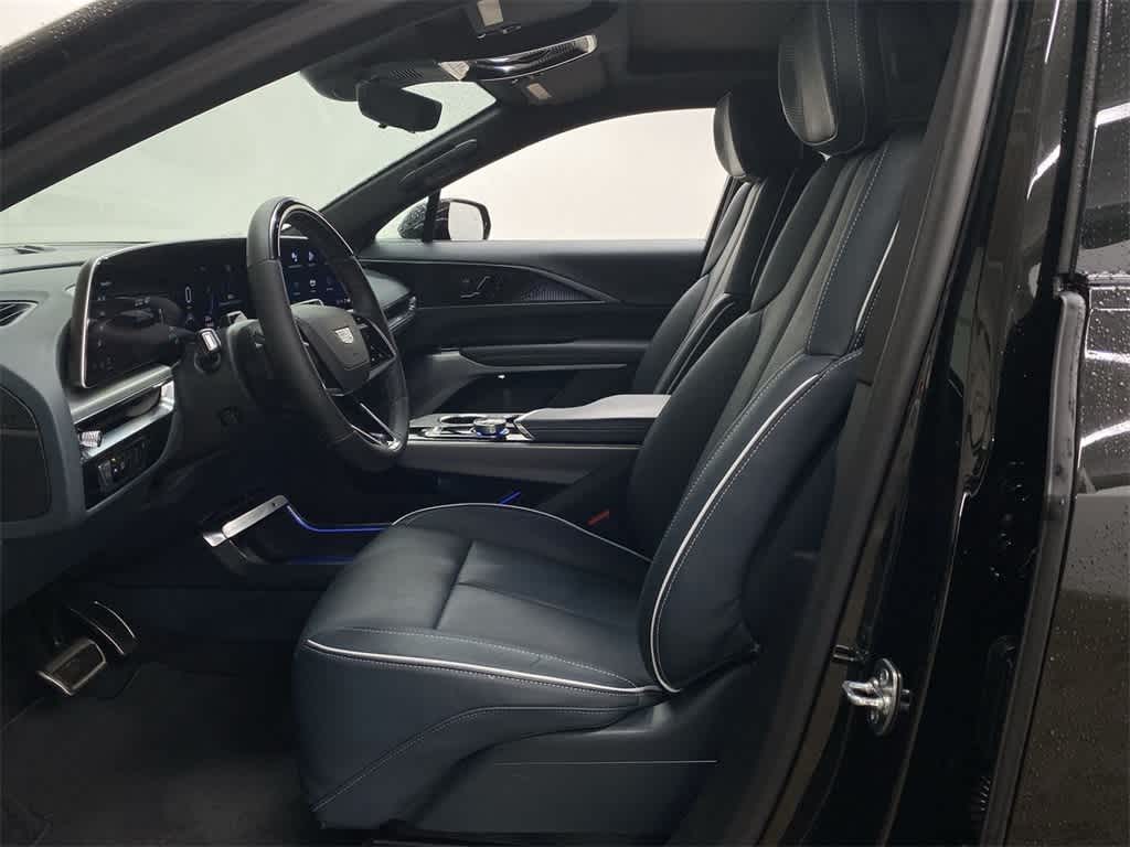 2025 Cadillac LYRIQ Luxury 3