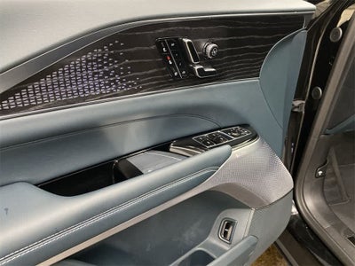 2025 Cadillac LYRIQ Luxury 3