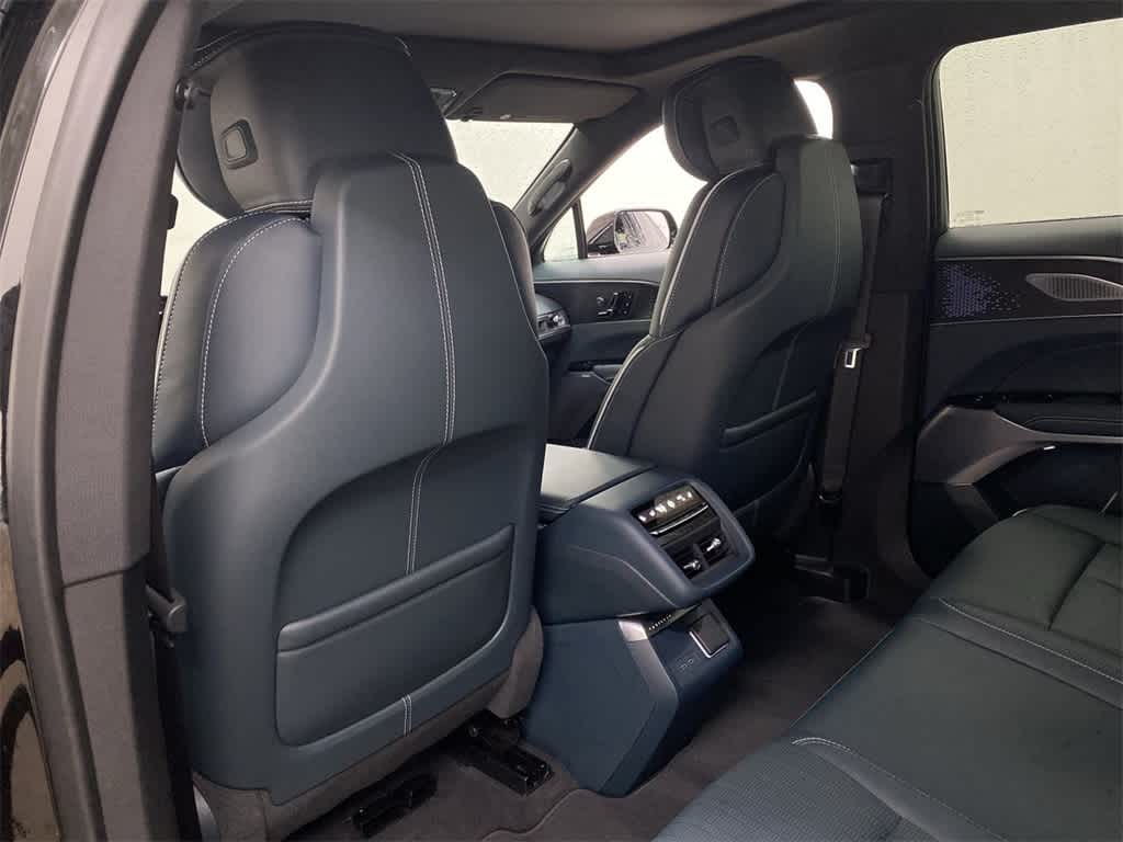 2025 Cadillac LYRIQ Luxury 3