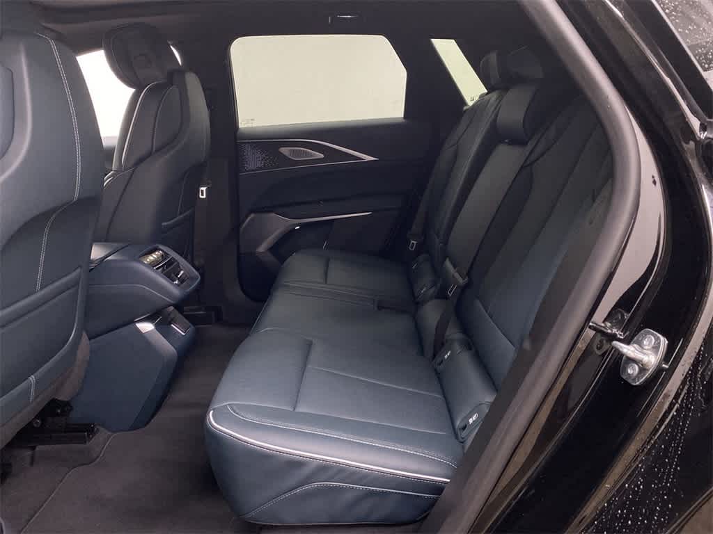 2025 Cadillac LYRIQ Luxury 3