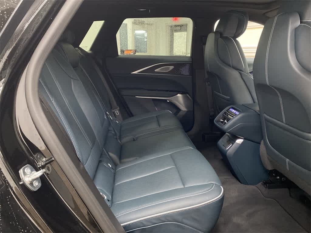 2025 Cadillac LYRIQ Luxury 3