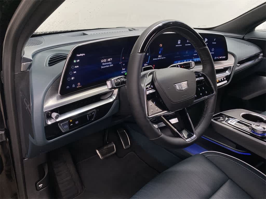 2025 Cadillac LYRIQ Luxury 3