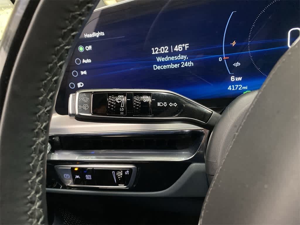 2025 Cadillac LYRIQ Luxury 3