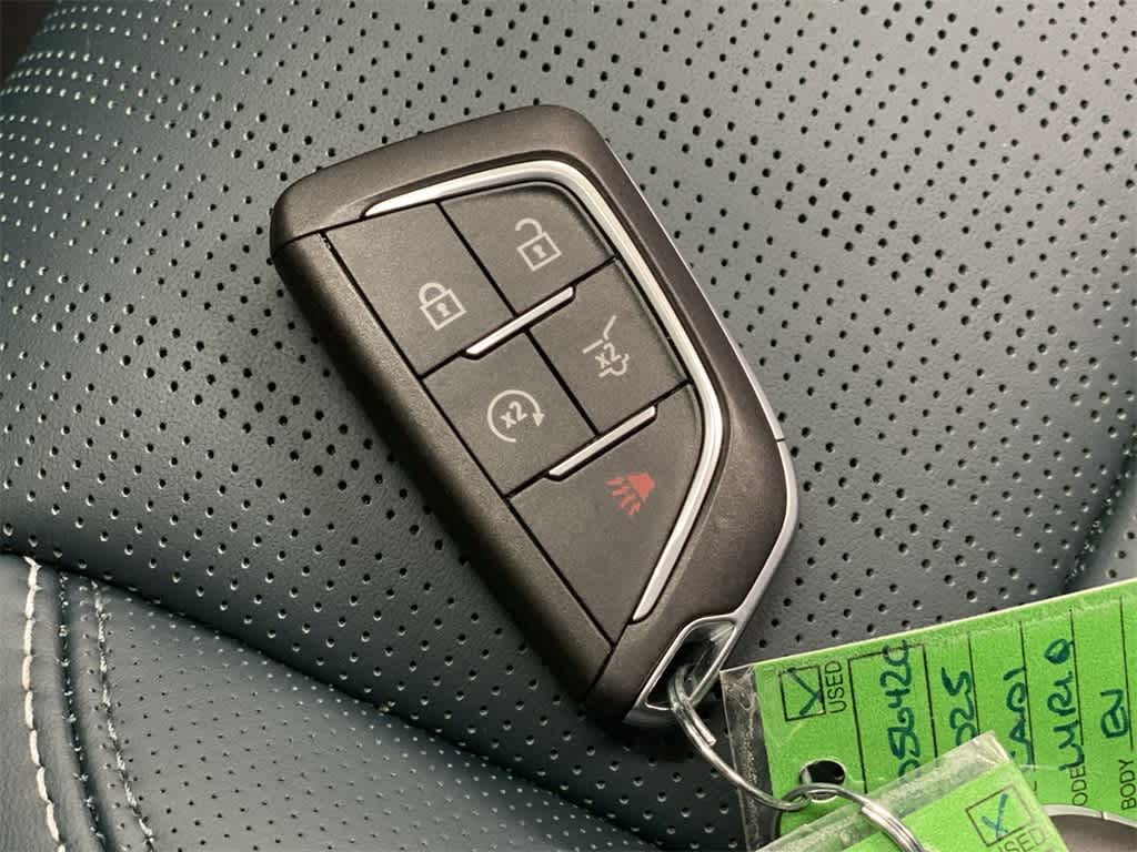 2025 Cadillac LYRIQ Luxury 3