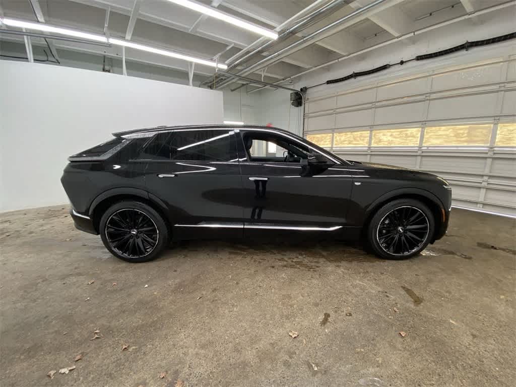 2025 Cadillac LYRIQ Luxury 3
