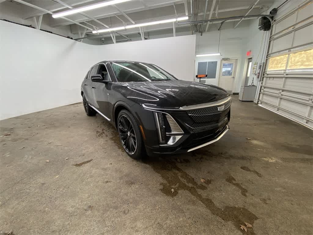2025 Cadillac LYRIQ Luxury 3