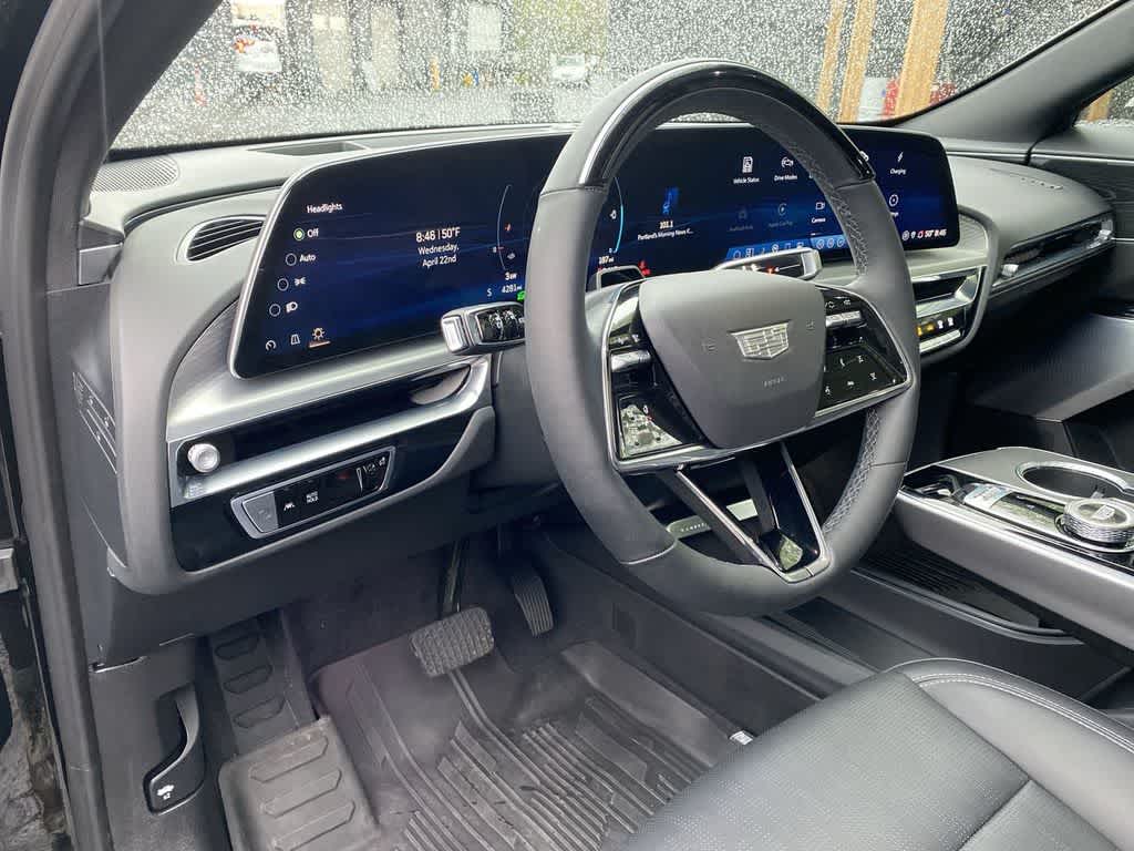 2025 Cadillac LYRIQ Luxury 3