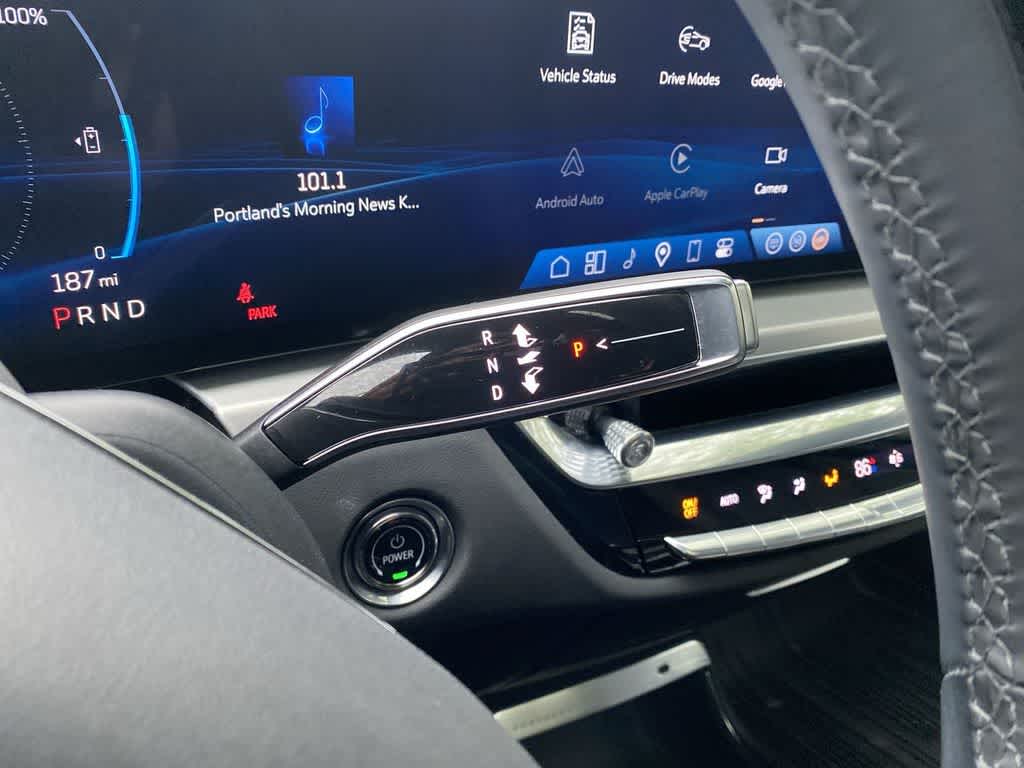2025 Cadillac LYRIQ Luxury 3