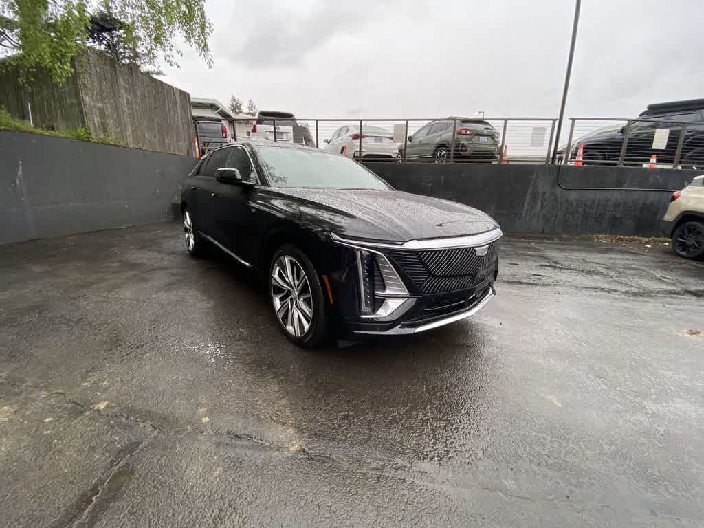 2025 Cadillac LYRIQ Luxury 3