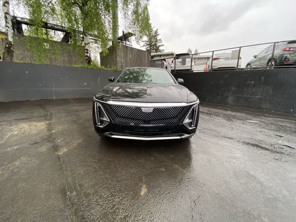 2025 Cadillac LYRIQ Luxury 3