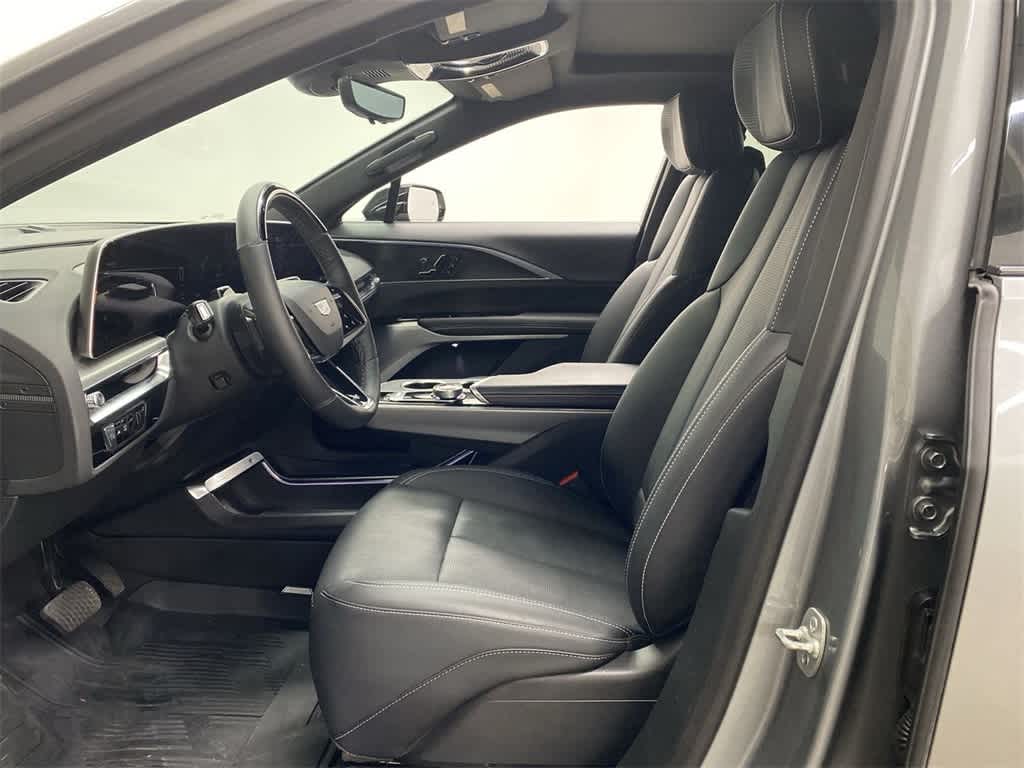 2025 Cadillac LYRIQ Luxury 3