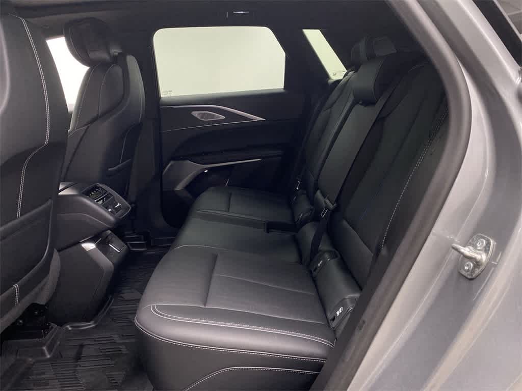 2025 Cadillac LYRIQ Luxury 3