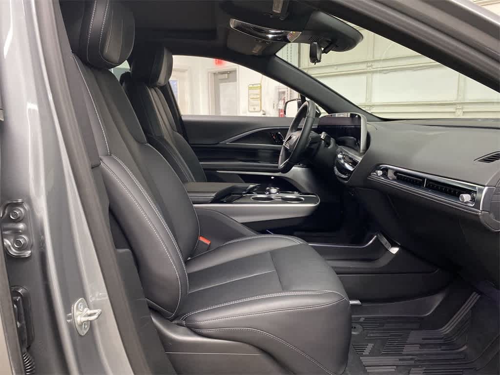 2025 Cadillac LYRIQ Luxury 3